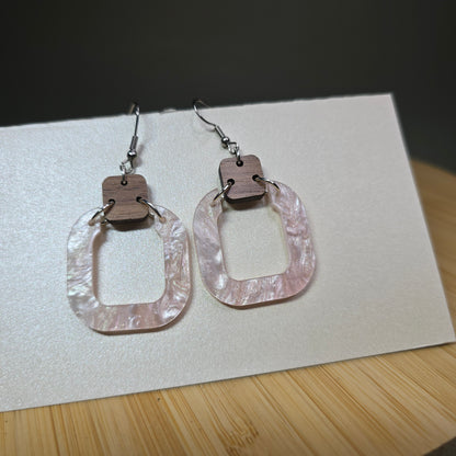 Hoop [Light Pink Pearl / Walnut Wood] Earrings