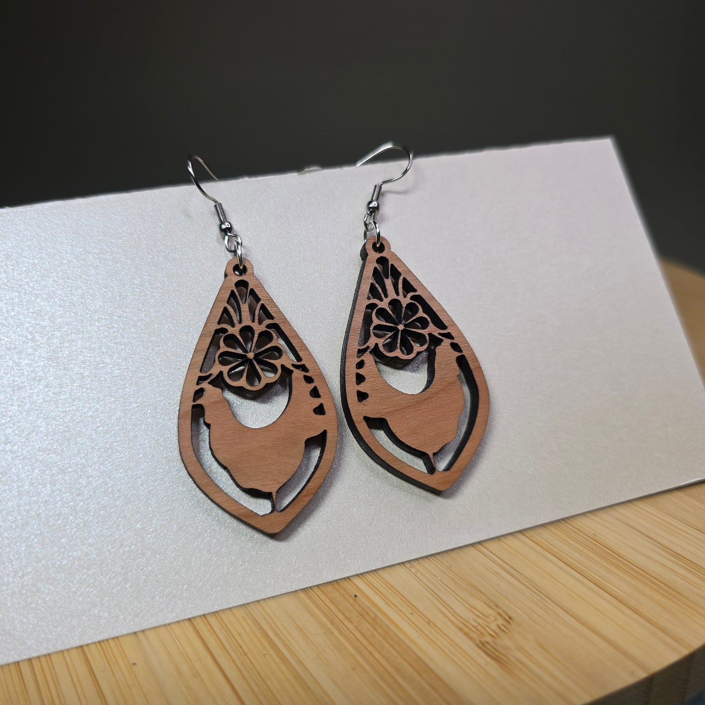 Wood Chicken [Cherry Wood Chicken] Earrings