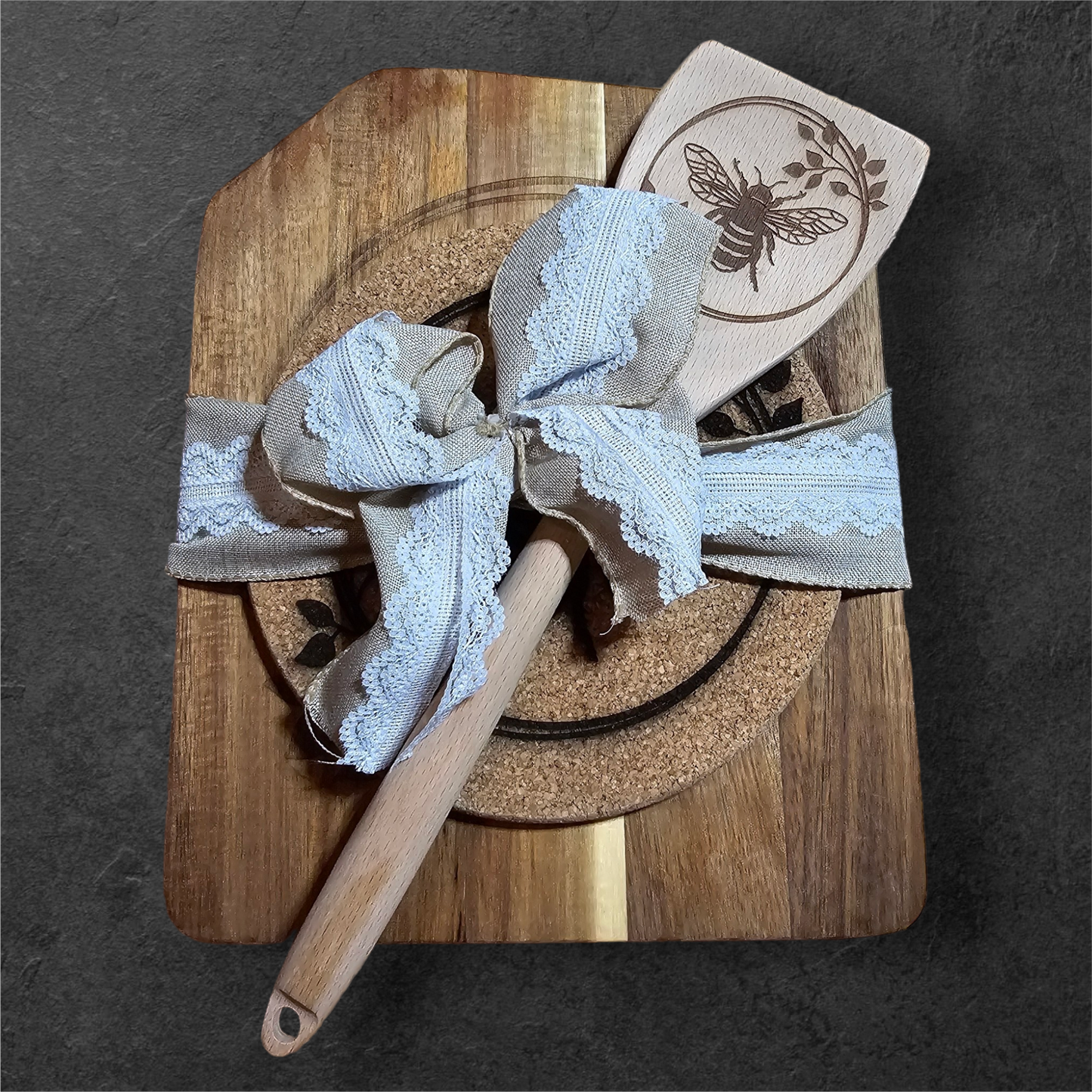 Bee Circle Matching Set [Cutting Board, Trivet, & Spoon]