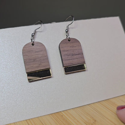 Half Wood Arch Short [Gold Mirror Acrylic Inlay] Earrings